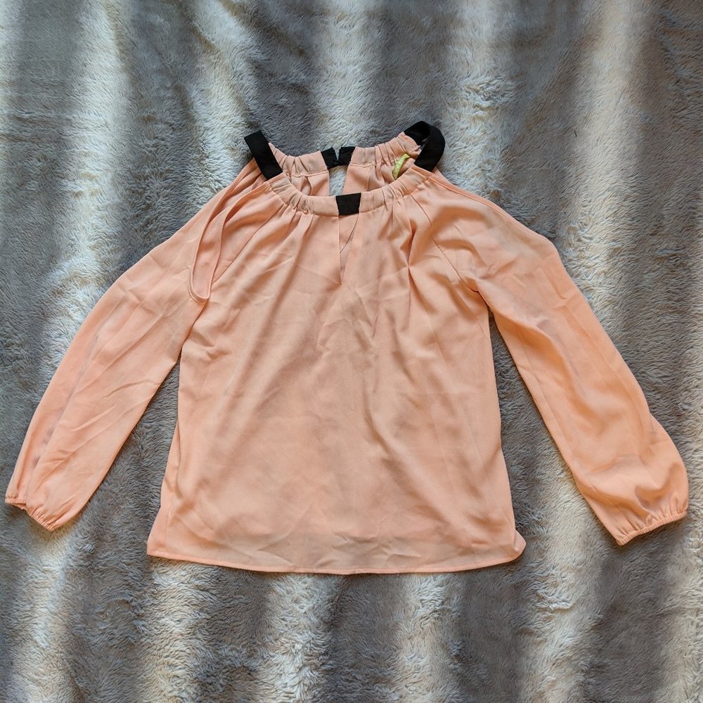 3 for $10‼️Gianni Bini Shoulder Cut Out Blouse